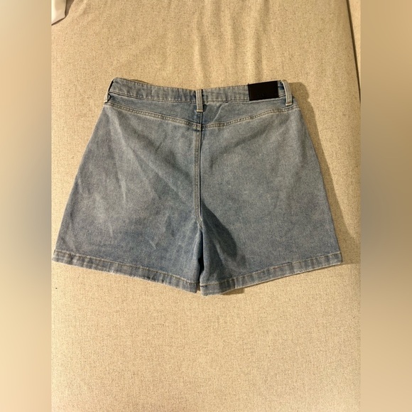 ✨ BCBGeneration Relaxed Denim Trouser Shorts | NWT | Size 11/30 ✨ - Picture 4 of 9